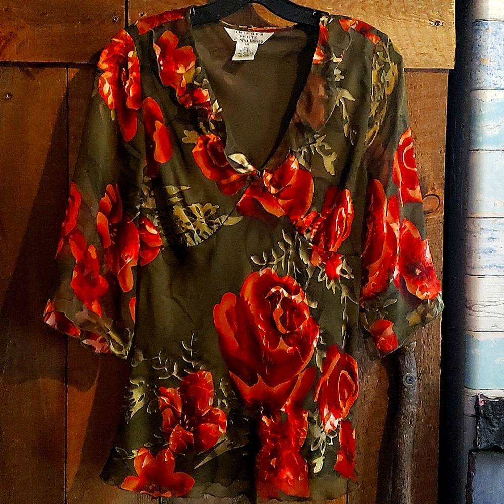 John Paul Richard Petite 55% silk flowery colored blouse